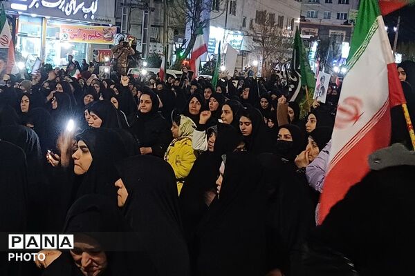 حضور دانش‌آموزان و فرهنگیان فشافویه در آیین‌های شبانه؛ نمایش بصیرت و تجدید میثاق با آرمان‌های شهدا