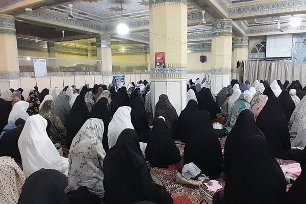 نماز جمعه شهرستان ورامین با حضور پرشور دانش‌آموزان 