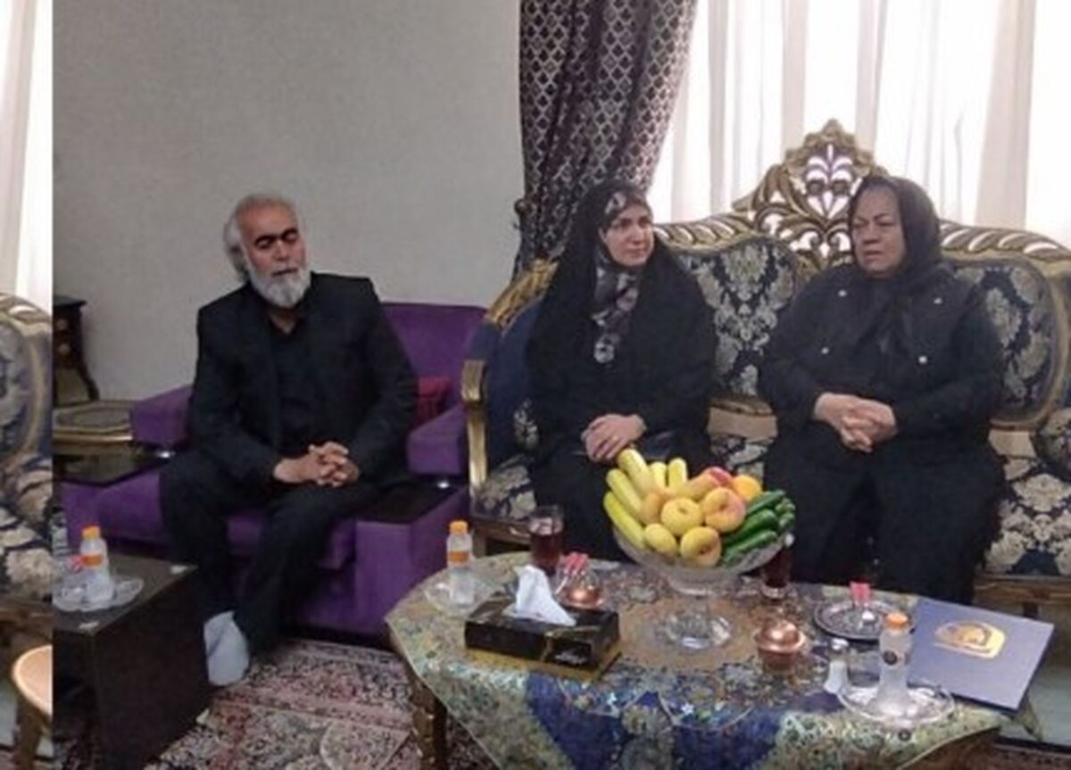دیدار مشاور وزیر در امور زنان با خانواده شهیده تارا حاجی میری‌
