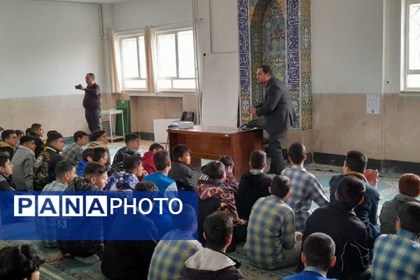 آغاز مسیر آگاهانه انتخاب رشته در مدرسه شهید فتوحی رباط‌کریم