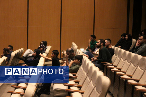 کارگاه نمایشنامه خوانی و نقد فیلم دفاع مقدس در قم