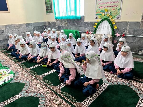 جشن قرآن در دبستان دخترانه المهدی ناحیه 2 کرج و شهرستان فردیس