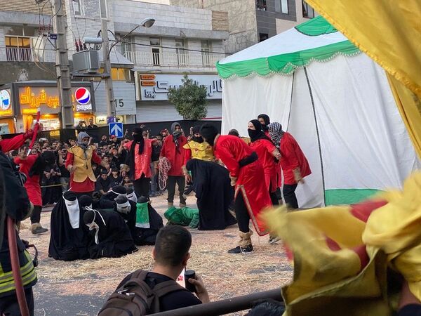روضه مصور روز عاشورا همراه با مراسم خیمه‌سوزان در مشهد 