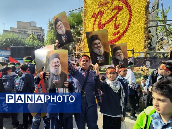 تجمع اعتراض‌آمیز دانش‌آموزان مدارس مختلف آموزش و پرورش منطقه ۴ تهران