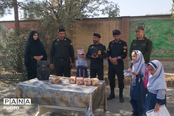 کلاس متفاوت با حضور حافظان نظم و امنیت در مدارس بهارستان