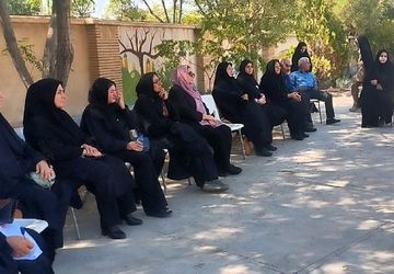 آموزش عملی تکثیر گیاهان زینتی در کانون امام خمینی (ره) سمنان