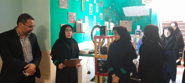 مراسم هفته کتاب و کتابخوانی در دبیرستان فرزانگان استعداد درخشان شهرستان ملارد
