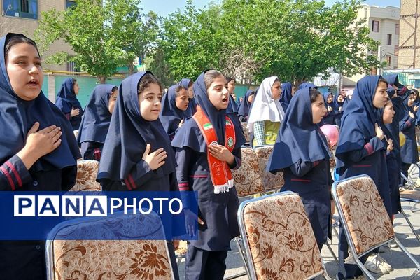 نواختن زنگ سلامت در دبستان حجاب باقرشهر 