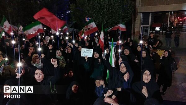 آیین عزاداری و نماز استغاثه به یاد رهبر امت اسلام در حسینیه امام خمینی 