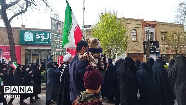 مشت هایی که با فریاد انتقام بالا می آمدند 