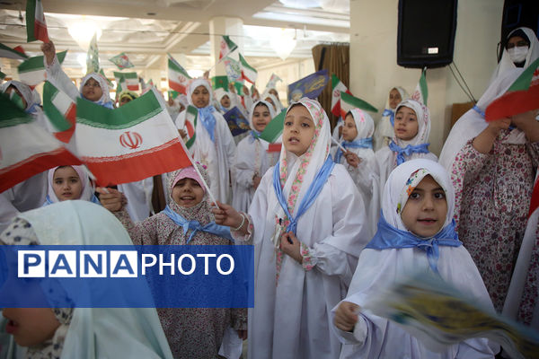 دختران، مهمان حضرت معصومه(س) شدند