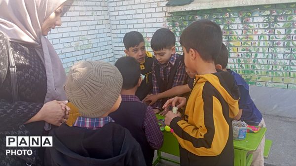 برپایی بازارچه دانش آموزی در شهرستان کاشمر 