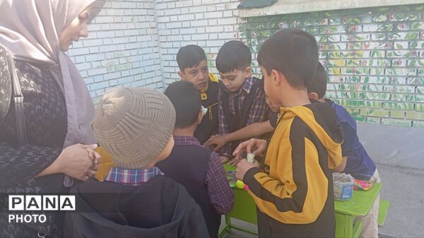 برپایی بازارچه دانش آموزی در شهرستان کاشمر 