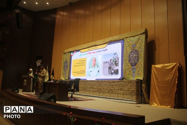 رونمایی از نخستین جلد دانشنامه دفاع مقدس استان قم