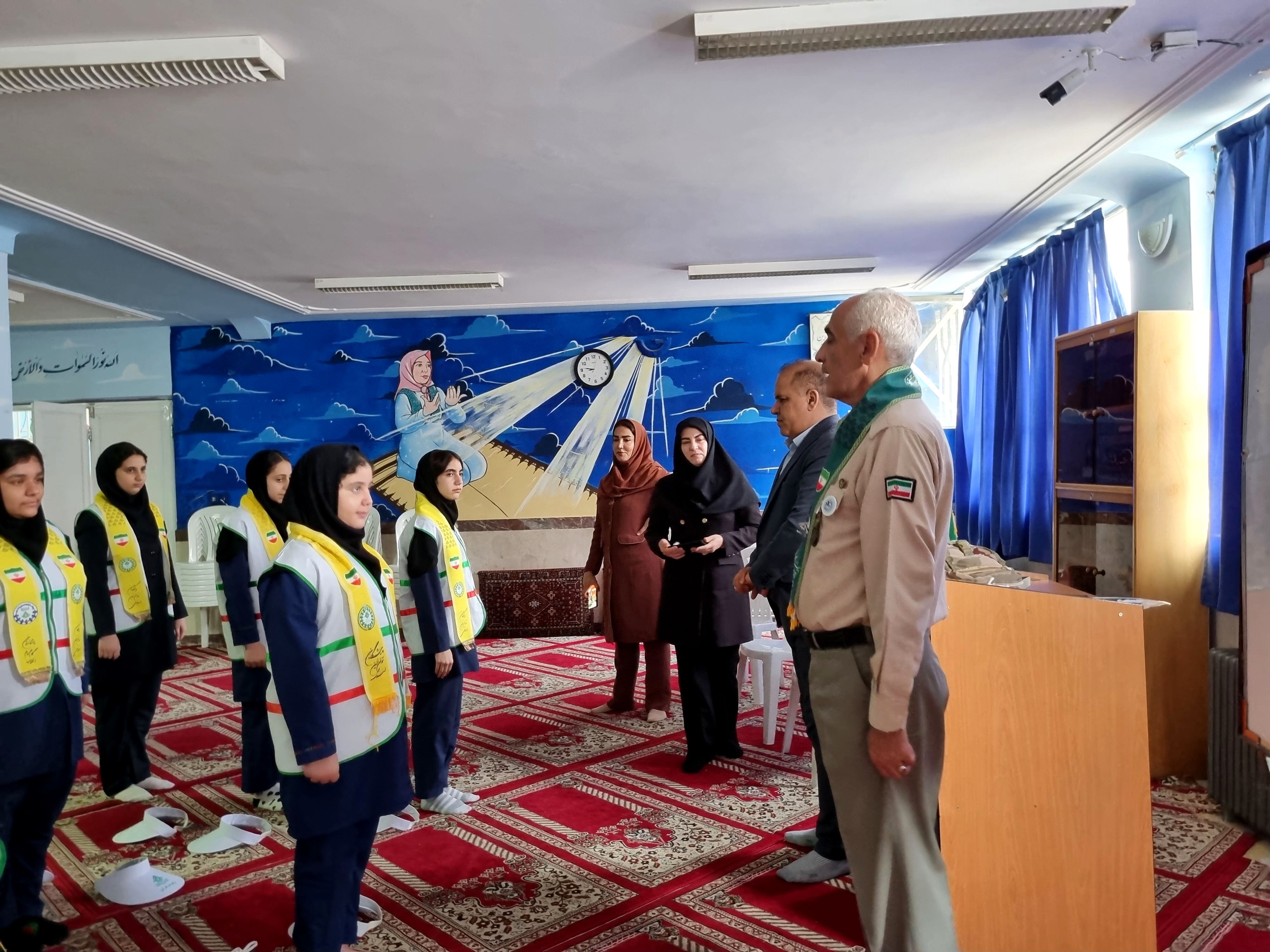 بازدید رئیس سازمان دانش‌آموزی کردستان و ارزیابان کشوری از دبیرستان دخترانه زکیه