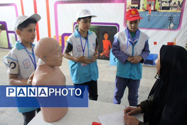 رقابت گروه‌های منتخب مدارس پسرانه استان قم در نخستین جشنواره سفیران سلامت 