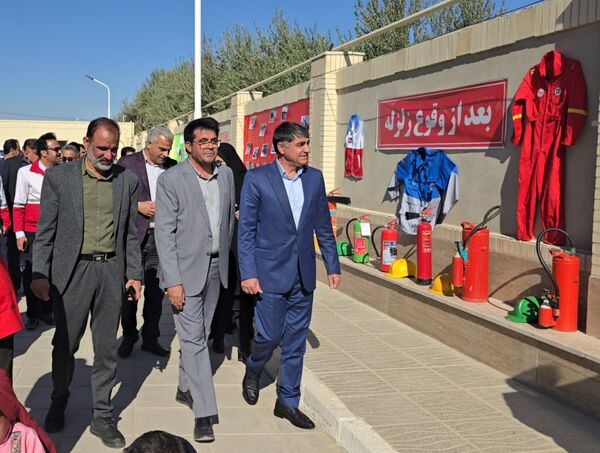 تمرین آمادگی دانش‌آموزان بافق در مانور سراسری زلزله و ایمنی