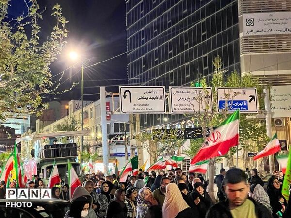 حضور مردم کرج‌در چهل و هفتمین شب جنگ رمضان