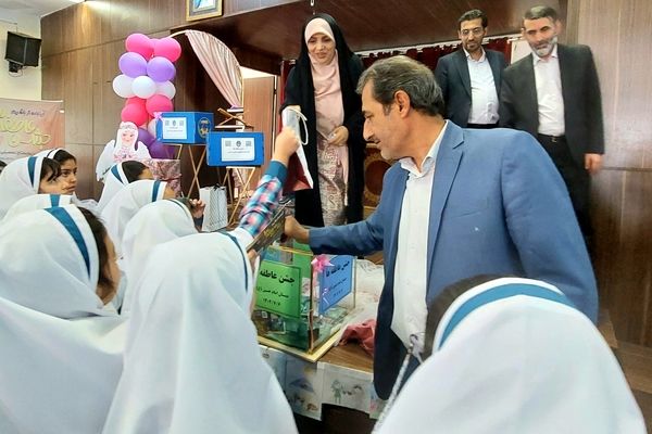 جشن عاطفه‌ها در مدارس منطقه ۵؛ جلوه‌ای از همدلی برای حمایت از دانش‌آموزان نیازمند