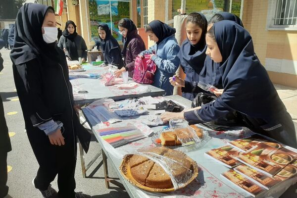 برگزاری بازارچه  کسب و کار دانش‌آموزی در آموزشگاه پویش ناحیه ۳شیراز 