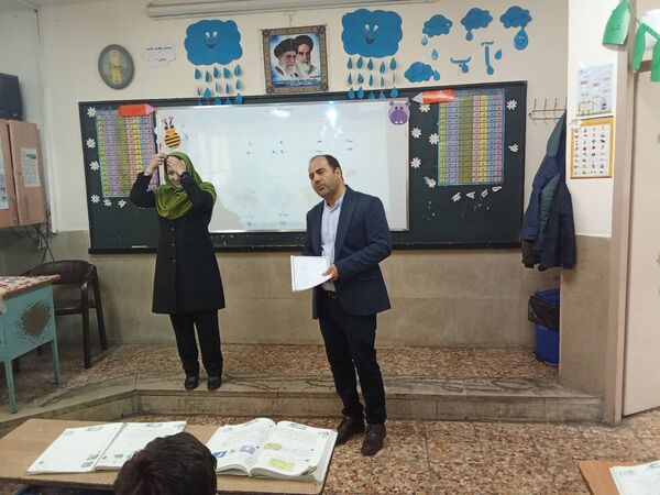 بازدید مسئولان وزارتی آموزش و پرورش شهرستان‌های تهران از مدرسه شهید رجایی شهر قدس 