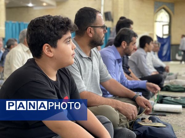 حضور دانش‌آموزان و فرهنگیان در نماز‌ جمعه صفادشت