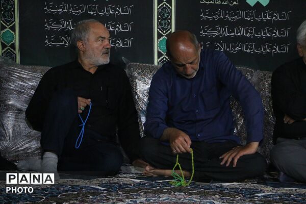 روضه‌خوانی کنار ریل قطار یزد؛ آیینی متفاوت در مسیر عبور شهروندان