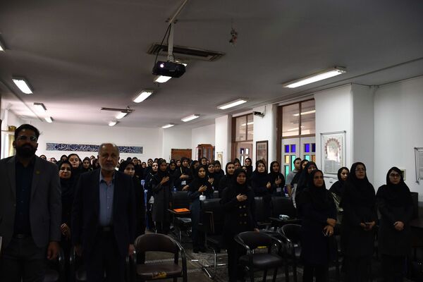 استقبال با شکوه از دانش‌آموز قهرمان و مربیان آموزش و پرورش عشایر فارس