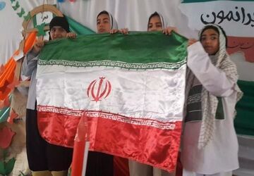 جشن انقلاب در دبستان دخترانه سید کاظم حسینی