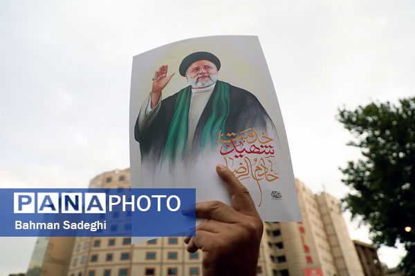 اجتماع مردم تهران در میدان ولیعصر (عج)