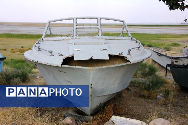 قایق‌های به گل نشسته دریاچه ارومیه