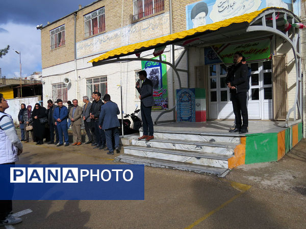 جشن انقلاب و کلنگ زنی زمین چمن دبیرستان شاهد امام حسین (ع)