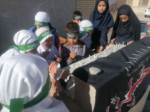 برپایی موکب دانش‌آموزی به‌مناسبت شهادت حضرت فاطمه(س)
