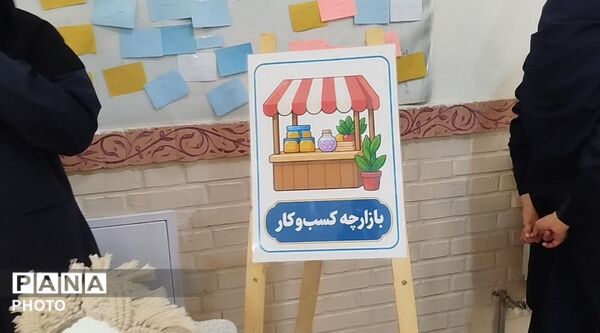 درخشش نوآوری ؛ غرفه‌های جشنواره خوارزمی در دبیرستان شاهد زکیه برپا شد