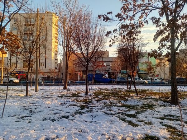 روزهای برفی تبریز از پشت پنجره