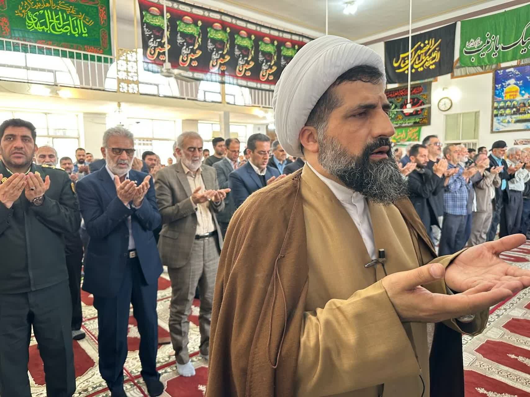 شکوه بندگی در نماز عید فطر گلوگاه