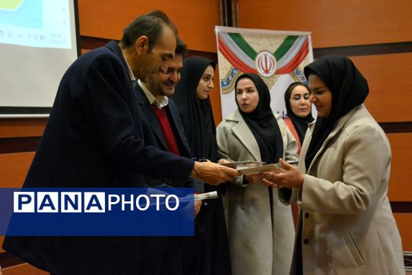 آیین تجلیل از برگزیدگان حوزه مشاوره و پیشگیری از آسیب‌های اجتماعی بهارستان‌دو