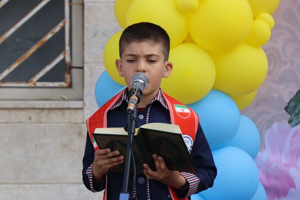 آیین گرامیداشت مقام معلم و به صدا درآوردن زنگ سپاس معلم در مدرسه شهید مرادی و شهید کلانتری پاکدشت