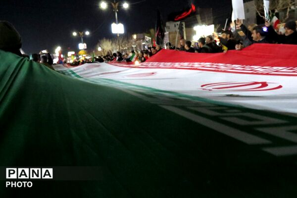 حضور جمعیت گسترده مردمی در یادبود شهادت امام خامنه‌ای