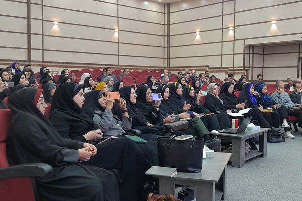 برگزاری کارگاه آموزشی هوش مصنوعی در سالن اجتماعات دکتر گل نراقی