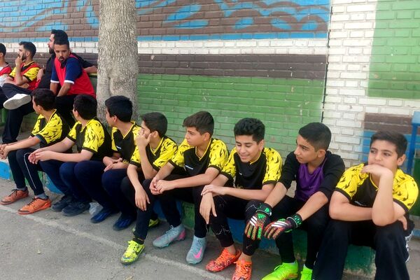 برگزاری مراسم افتتاحیه زمین چمن مصنوعی در دبیرستان شاهد علامه طباطبایی ناحیه دو شهرری 