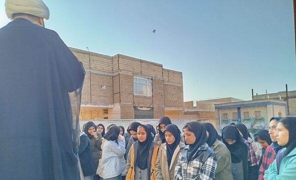بازدید نماینده مجلس شورای اسلامی منطقه ترشیز از دبیرستان حضرت معصومه (س) شهرستان خلیل‌آباد