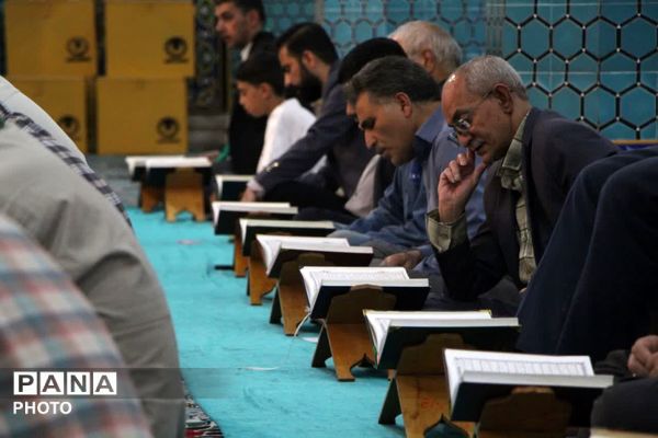 محفل جزء خوانی قرآن در امامزاده سید جعفر محمد یزد