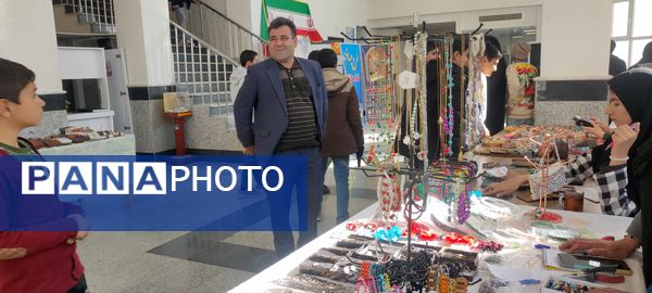 بازدید دانش‌آموزان دبیرستان فرزانگان از کتابخانه اندیشه شیروان