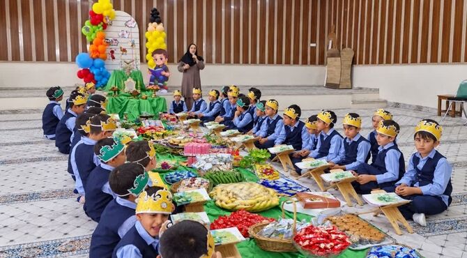جشن قرآن دانش‌آموزان پایه دوم و سوم دبستان شاهد یاس سرام میبد 