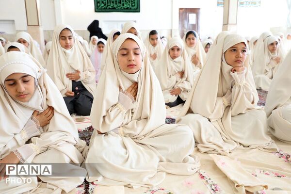 آغاز مسیر بندگی؛ جشن تکلیف دانش‌آموزان دختر فیروزکوهی