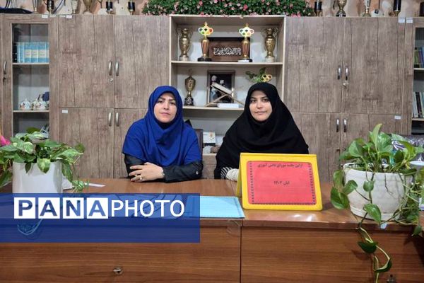 اولین جلسه شورای دانش‌آموزی با همراهی مدیر مدرسه هدی۱ 