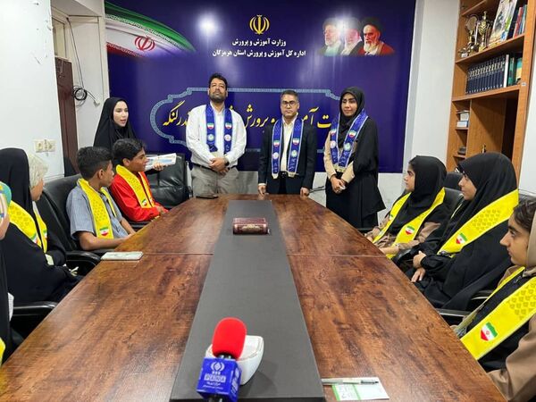 مراسم تجلیل از دانش‌آموز خبرنگاران بندرلنگه