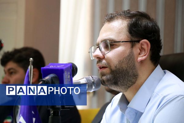 نشست صمیمی دانش‏‌آموز خبرنگاران و نمایندگان مجلس دانش‌آموزی آذربایجان شرقی با علی فلاحتکار