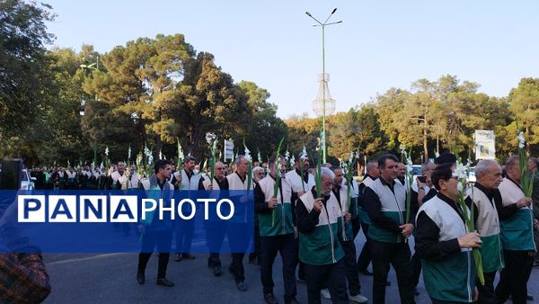 قافله پیاده‌روی و عزاداری خادمیان رضوی و هیات‌های مذهبی اصفهان